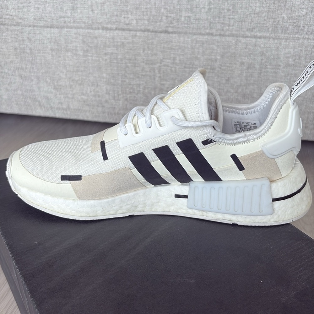Adidas NMD R1 - Picture 4 of 10